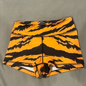 Barbell Cartell shorts - Tiger - size MEDIUM